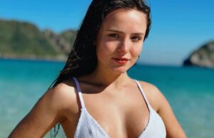 Larissa Manoela arrasa com beleza natural em clique de biquíni branco na praia